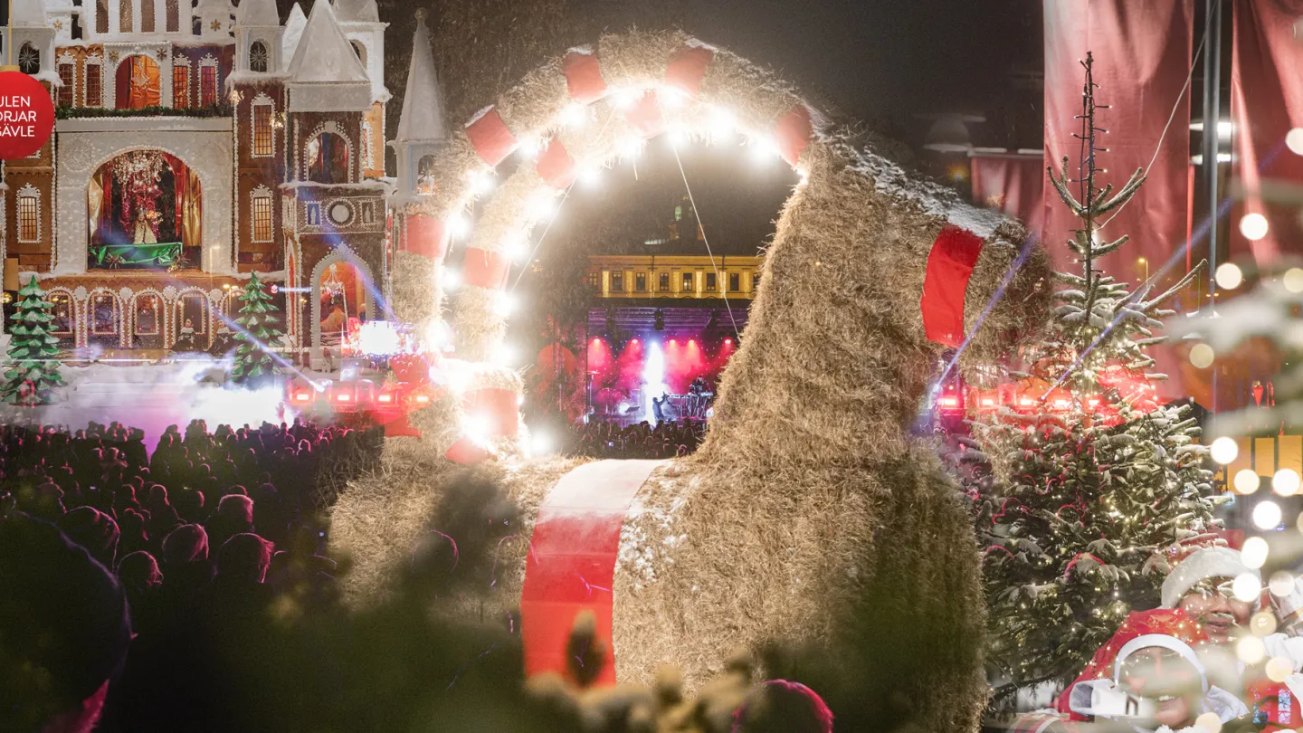 Ett montage med Gävlebocken, pepparkakshus och andra typiska attribut för julen och Gävle